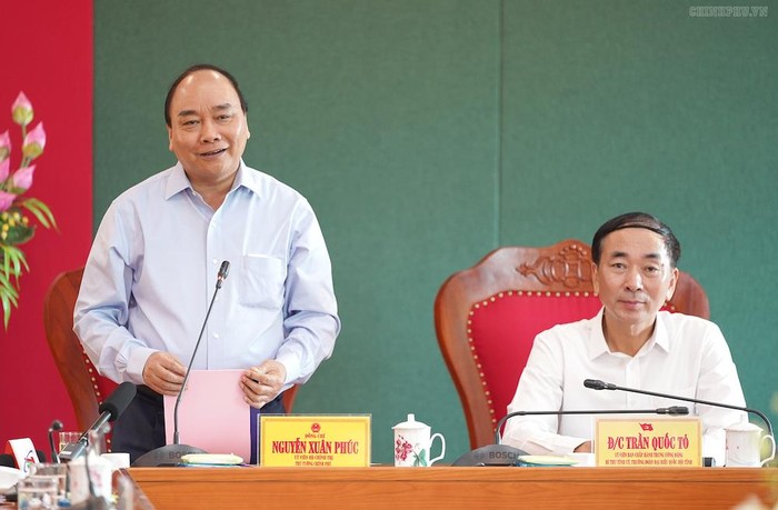 Thủ tướng Nguyễn Xuân Phúc làm việc tại Thái Nguyên. Ảnh: VGP