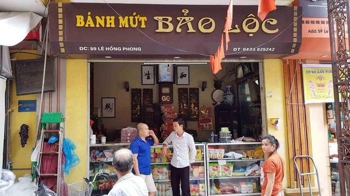 Cơ sở bánh trung thu Bảo Lộc tại 59 Lê Hồng Phong, quận Hà Đông, Hà Nội bị Cục quản lý thị trường Hà Nội xử phạt 30 triệu và đình chỉ hoạt động 1 tháng.
