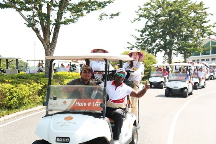 Các golf thủ chuẩn bị bước vào loạt thi đấu của giải BRG Golf Hà Nội Festival 2018 tại sân BRG Legend Hill Golf Resort