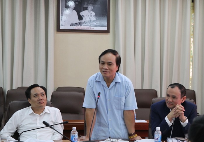 Ông Nguyễn Đắc Hưng trình bày tham luận tại tọa đàm.