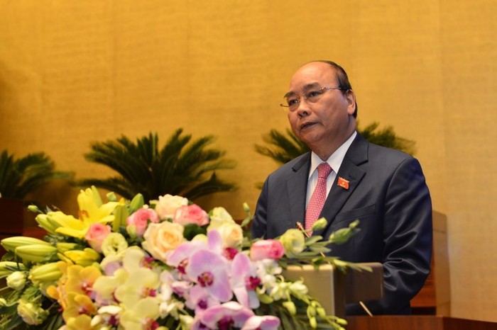 Thủ tướng Nguyễn Xuân Phúc trình bày báo cáo trước Quốc hội. Ảnh VGP/Nhật Bắc