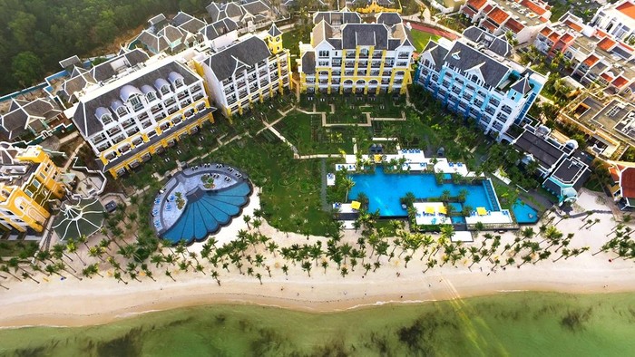 JW Marriott Phu Quoc Emerald Bay do Sun Group đầu tư xây dựng ở Phú Quốc cũng giành nhiều giải thưởng tầm cỡ thế giới.