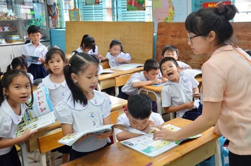 Từ quý III/2019 trở đi, cách tính thu nhập tăng thêm cho cán bộ, giáo viên, nhân viên ở Thành phố Hồ Chí Minh có một số điều chỉnh, thay đổi. (Ảnh minh hoạ: VOV)