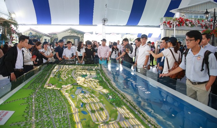 Đông đảo khách hàng quan tâm đến các dự án bất động sản được giới thiệu tại Novaland Expo 2019.