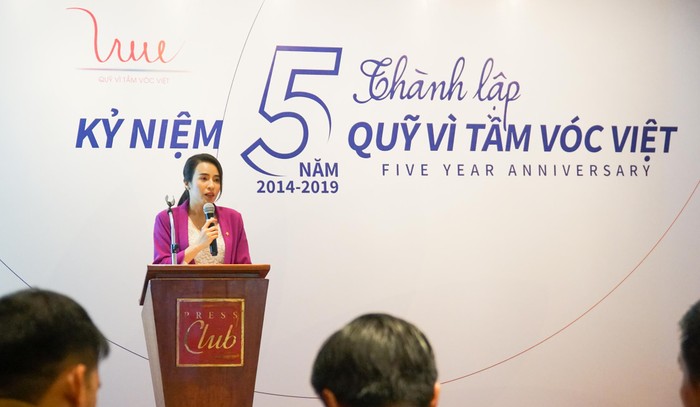 Bà Trần Thị Như Trang, Giám đốc Quỹ Vì Tầm Vóc Việt phát biểu tại lễ kỷ niệm.