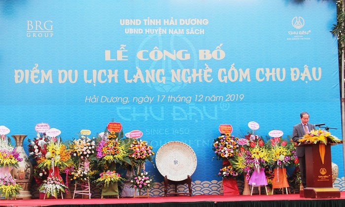 Ông Vũ Thanh Sơn - Tổng giám đốc Tổng công ty thương mại Hà Nội (Hapro) phát biểu tại buổi lễ trao quyết định “Điểm du lịch làng nghề Gốm Chu Đậu”