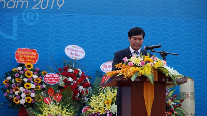 Ông Nguyễn Hữu Thức - Tổng giám đốc Công ty Cổ phần Gốm Chu Đậu phát biểu tại buổi lễ trao quyết định “Điểm du lịch làng nghề Gốm Chu Đậu”