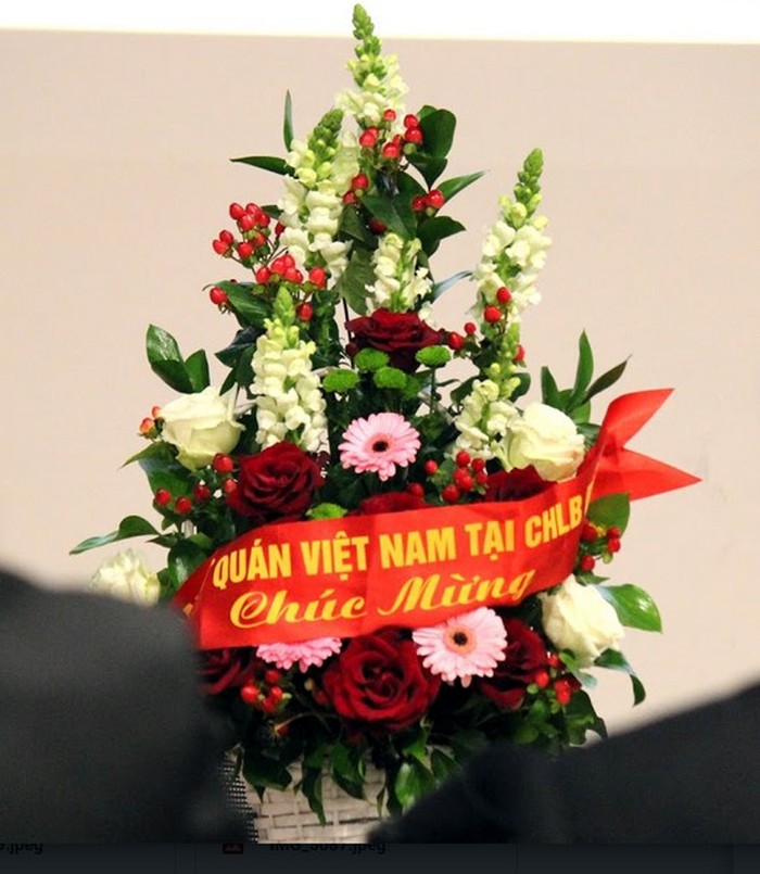 Lẵng hoa chúc mừng của Đại sứ quán Việt Nam tại Cộng hoà Liên bang Đức