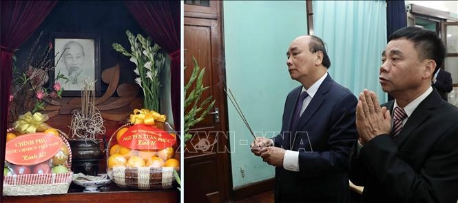 Thủ tướng Nguyễn Xuân Phúc dâng hương tưởng niệm Bác Hồ tại Nhà 67, trong Khu Di tích Chủ tịch Hồ Chí Minh tại Phủ Chủ tịch. Ảnh: Thống Nhất/TTXVN