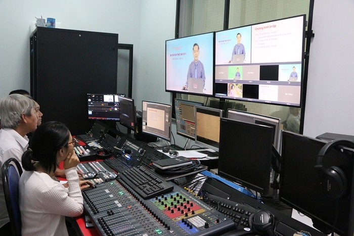 Đài Phát thanh - Truyền hình Đồng Nai phát sóng chương trình ôn thi cho học sinh thời gian nghỉ chống dịch Covid-19. (Ảnh minh họa: sgddt.dongnai.gov.vn)