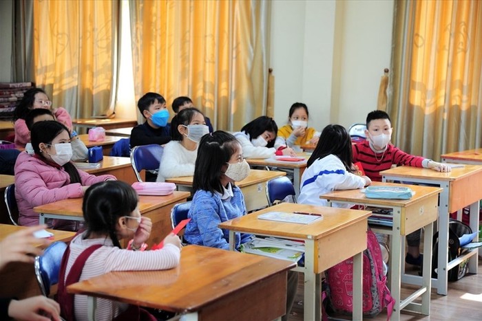 Học sinh đeo khẩu trang phòng dịch Covid-19. (Ảnh minh họa: Laodong.vn)