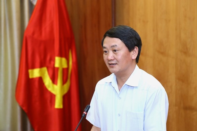 Phó Chủ tịch - Tổng Thư ký Uỷ ban Trung ương Mặt trận Tổ quốcViệt Nam Hầu A Lềnh phát biểu giao nhiêm vụ.