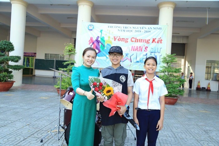 Bạn Đinh Tuấn Khang nhận giải Triển vọng NAN&apos;s Got Talent do Trường Trung học cơ sở Nguyễn An Ninh tổ chức (Ảnh kỷ yếu nhà trường)