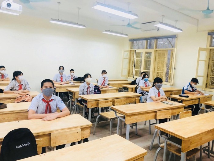 Học sinh được bố trí ngồi giãn cách trong lớp học