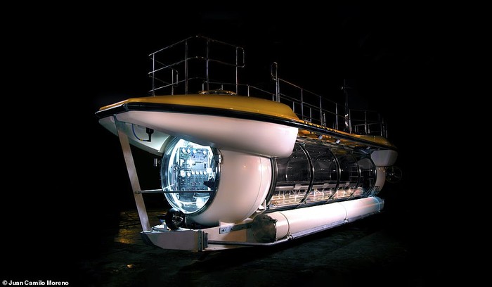 Tàu ngầm Triton Deepview24 có thể đưa 24 hành khách lặn tới độ sâu lên tới 100m và mang tới tầm nhìn tuyệt đẹp nhờ cửa sổ &quot;panaroma&quot; siêu rộng.