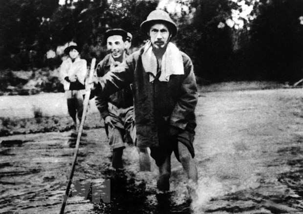 Chủ tịch Hồ Chí Minh trên đường đi Chiến dịch Biên giới năm 1950. (Ảnh: TTXVN)