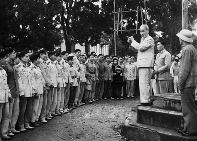 Chủ tịch Hồ Chí Minh thăm đơn vị Công an nhân dân vũ trang bảo vệ Thủ đô, ngày 14/2/1961. Ảnh: Tư liệu/TTXVN phát