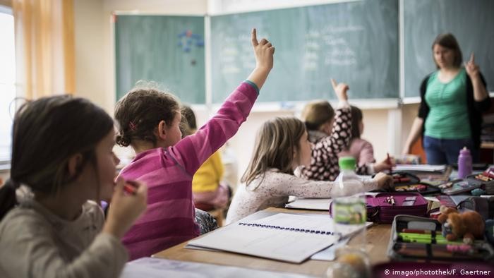 Nhà trường Đức là nơi để trẻ em học kiến thức và những giá trị xã hội được quy định trong hiến pháp. (Ảnh minh họa: F.Gaertner/dw.com)