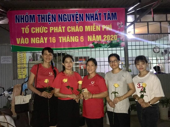 Một số thành viên trong nhóm thiện nguyện Nhất Tâm do cô Nguyễn Thị Minh Tâm sáng lập (Ảnh: NVCC)