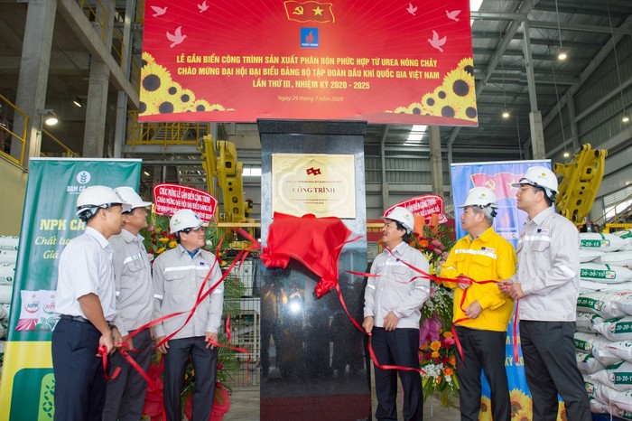 Công trình về đích chào mừng Đại hội Đảng bộ Tập đoàn Dầu khí Việt Nam lần thứ III.