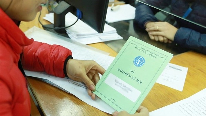 Bảo hiểm xã hội Việt Nam đã ban hành công văn hướng dẫn Bảo hiểm xã hội các địa phương về việc tiếp tục thực hiện tạm dừng đóng vào quỹ hưu trí, tử tuất. (Ảnh: Laodong.vn)