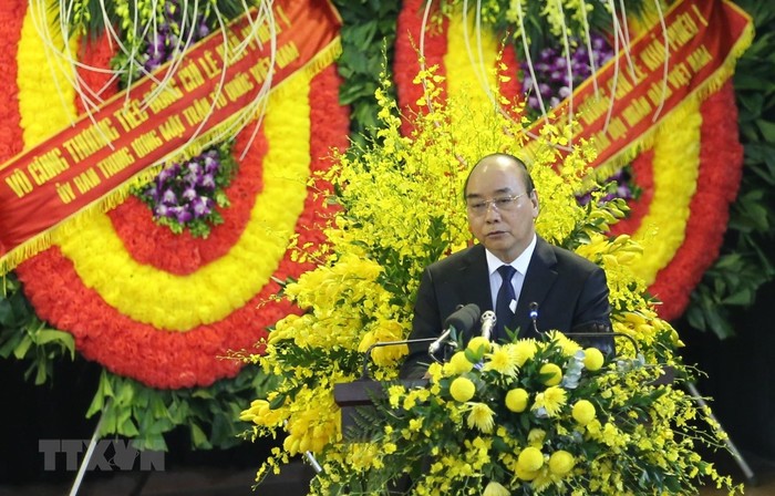 Thủ tướng Nguyễn Xuân Phúc đọc điếu văn tiễn biệt nguyên Tổng Bí thư Lê Khả Phiêu. (Nguồn: TTXVN)