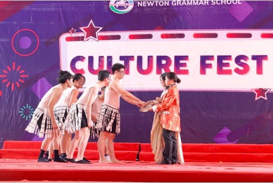 Hoàng Nam trong cuộc thi Culture Fest.