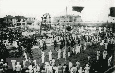 Phong trào Mặt trận Dân chủ Đông Dương míttinh kỷ niệm ngày Quốc tế Lao động 1/5/1938 tại khu Đấu Xảo Hà Nội (nay là Cung Văn hóa Lao động hữu nghị Việt-Xô) với sự tham dự của hàng vạn người. (Ảnh: Tư liệu/TTXVN phát)