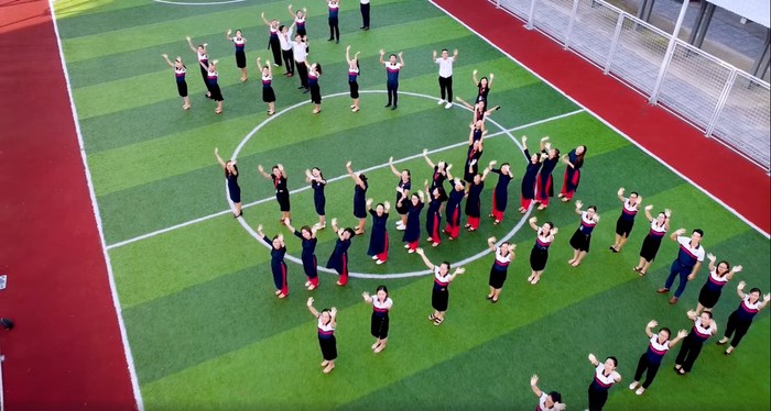 Video nhảy flash mob của tập thể giáo viên và nhân viên UKA Hạ Long đã đạt giải nhất trong cuộc thi “Let’s Celebrate”