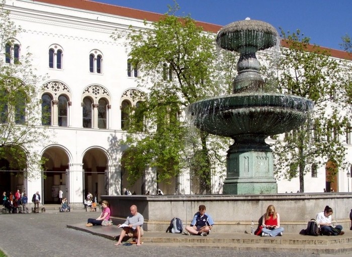 Theo bảng xếp hạng THE, Đại học tổng hợp Ludwig Maximilian đứng đầu danh sách đại học tốt nhất nước Đức (năm 2019, 2020). Ảnh: Website trường.