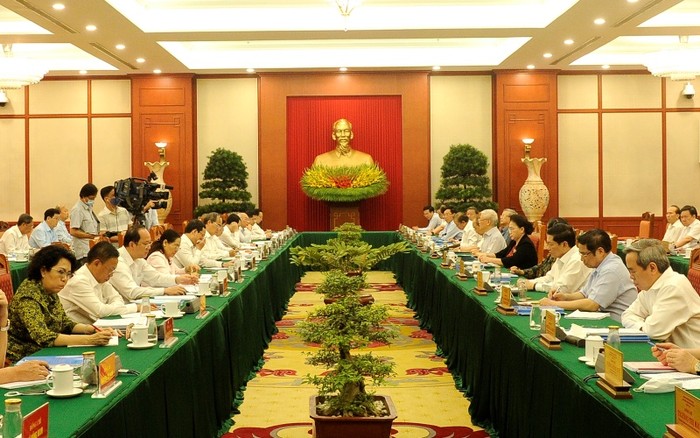 Tập thể Bộ Chính trị làm việc với Ban Thường vụ Thành ủy Thành phố Hồ Chí Minh.