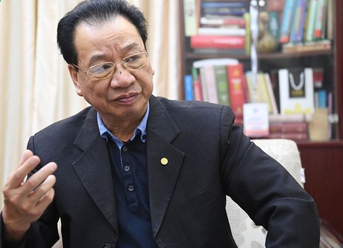Giáo sư, Tiến sĩ Phùng Hữu Phú, Phó Chủ tịch Thường trực Hội đồng Lý luận Trung ương.
