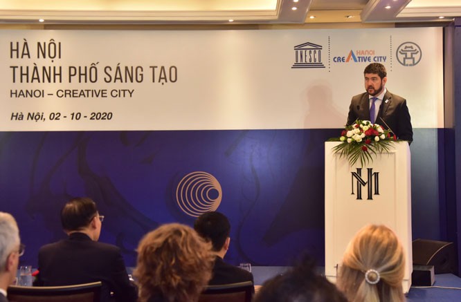 Trưởng đại diện UNESCO tại Việt Nam Michael Croft phát biểu tại tọa đàm.