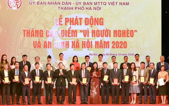 T&amp;T Group và SHB chung tay ủng hộ 5 tỷ đồng vào Quỹ Vì người nghèo của Thành phố Hà Nội.