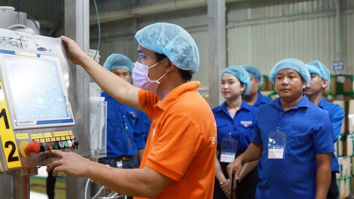 Hệ thống dây chuyền sản xuất cho công suất lên tới 48.000 chai sản phẩm/giờ/dây chuyền tại Tân Hiệp Phát.