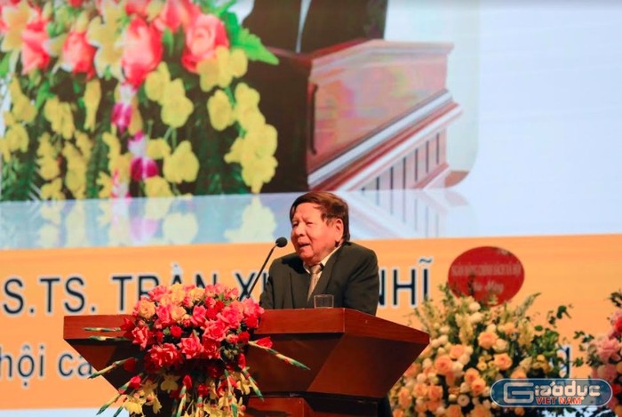 Phó Giáo sư Trần Xuân Nhĩ – Phó Chủ tịch Hiệp hội Các trường đại học, cao đẳng Việt Nam phát biểu tại buổi lễ. (Ảnh: Phạm Minh)