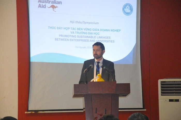 Ông Brendon Brooker, Bí thư thứ hai, Đại sứ quán Úc tại Việt Nam phát biểu tại Hội thảo.