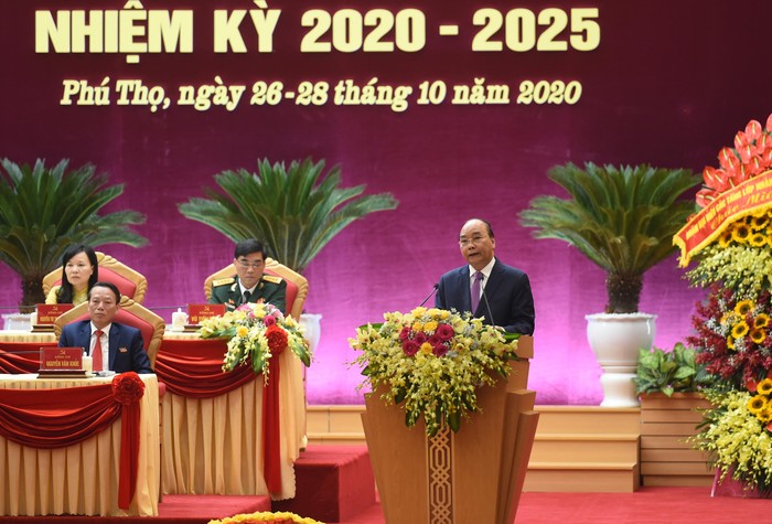 Thủ tướng Nguyễn Xuân Phúc phát biểu tại phiên khai mạc Đại hội đại biểu Đảng bộ tỉnh Phú Thọ lần thứ XIX. Ảnh VGP/Quang Hiếu.