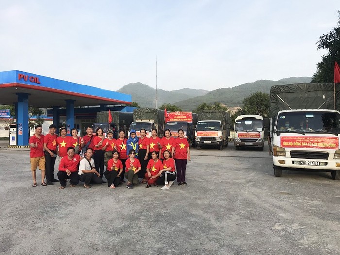 PVOIL hỗ trợ dầu xăng xe cứu trợ đồng bào lũ lụt miền Trung.