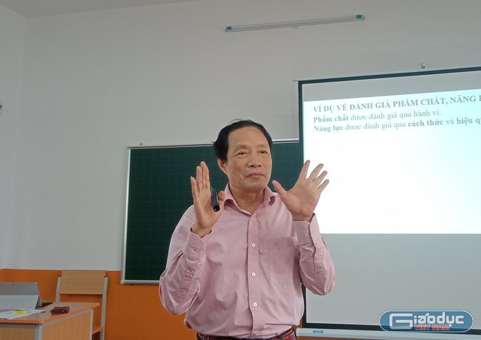 Phó Giáo sư - Tiến sĩ Nguyễn Văn Khánh, Tác giả chương trình tổng thể, Tác giả môn Khoa học tự nhiên, Chủ biên môn Vật lý (Ảnh: Phạm Minh)