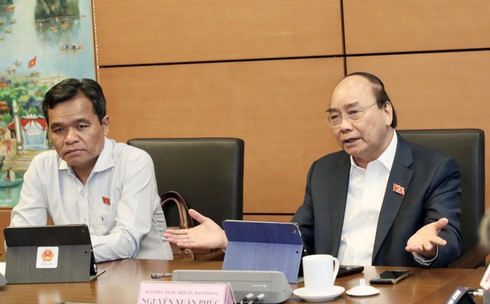 Thủ tướng Chính phủ Nguyễn Xuân Phúc phát biểu tại phiên thảo luận tổ chiều 10/11. Ảnh: VGP/Nhật Bắc