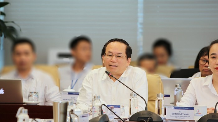 Ông Nguyễn Xuân Nam – Phó Tổng Giám đốc Tập đoàn Điện lực Việt Nam (EVN) phát biểu tại buổi họp