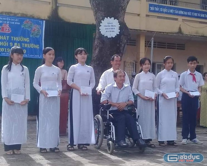 Thầy Thuận gửi gắm nguyện vọng với ngành Giáo dục, trao cơ hội cho những người thầy tàn tật nhưng luôn tâm huyết. (Ảnh: Nhân vật cung cấp)