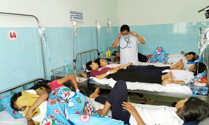 Ảnh minh họa. Nhiều học sinh ở một trường tiểu học ở Lâm Đồng phải nhập viện do ngộ độc thức ăn ở trường. (Ảnh: Báo Nhân dân)