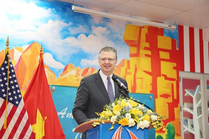 Đại sứ Kritenbrink phát biểu tại lễ khai trương.