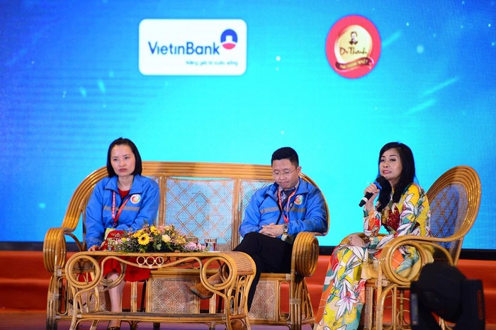 Bà Trần Uyên Phương - Phó Tổng Giám đốc Tập đoàn Tân Hiệp Phát tham gia giao lưu tại chương trình trao giải.