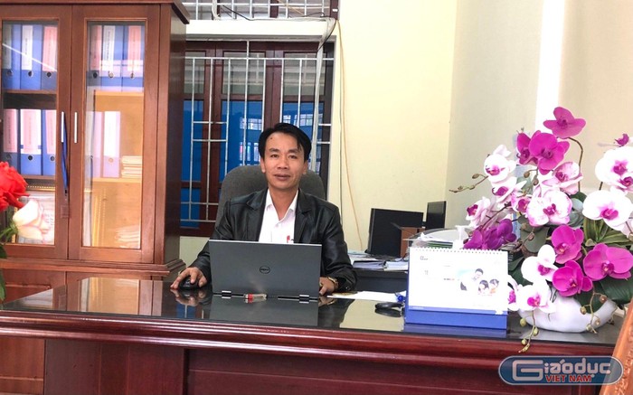 Thầy Nguyễn Xuân Long – Hiệu trưởng Trường Tiểu học Diễn Trung, Diễn Châu, Nghệ An. (Ảnh: Nhà trường cung cấp)