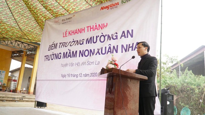 Ông Phạm Thanh Hải - Trưởng Phòng Giáo dục và Đào tạo huyện Vân Hồ phát biểu cảm ơn các nhà tài trợ.