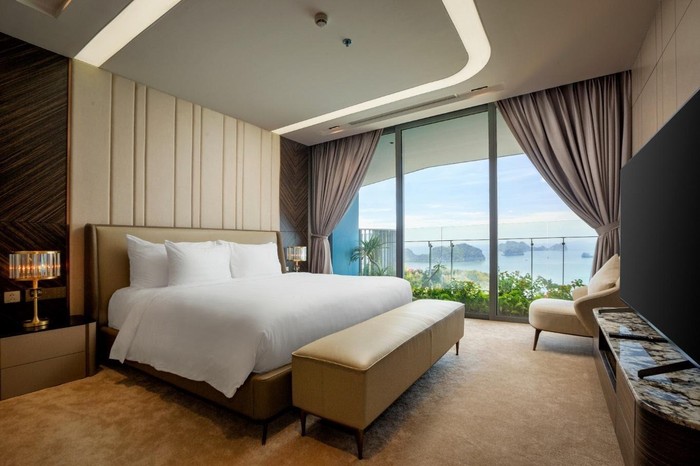 Phòng nghỉ dưỡng tầm nhìn ngắm trọn vịnh Lan Hạ thiên đường. Ảnh: Flamingo