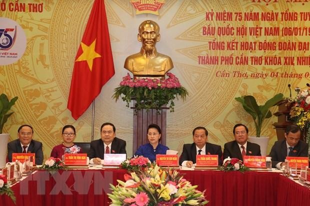 Chủ tịch Quốc hội Nguyễn Thị Kim Ngân dự họp mặt kỷ niệm 75 năm ngày Tổng tuyển cử đầu tiên bầu Quốc hội tại Cần Thơ. (Ảnh: Ngọc Thiện/TTXVN)